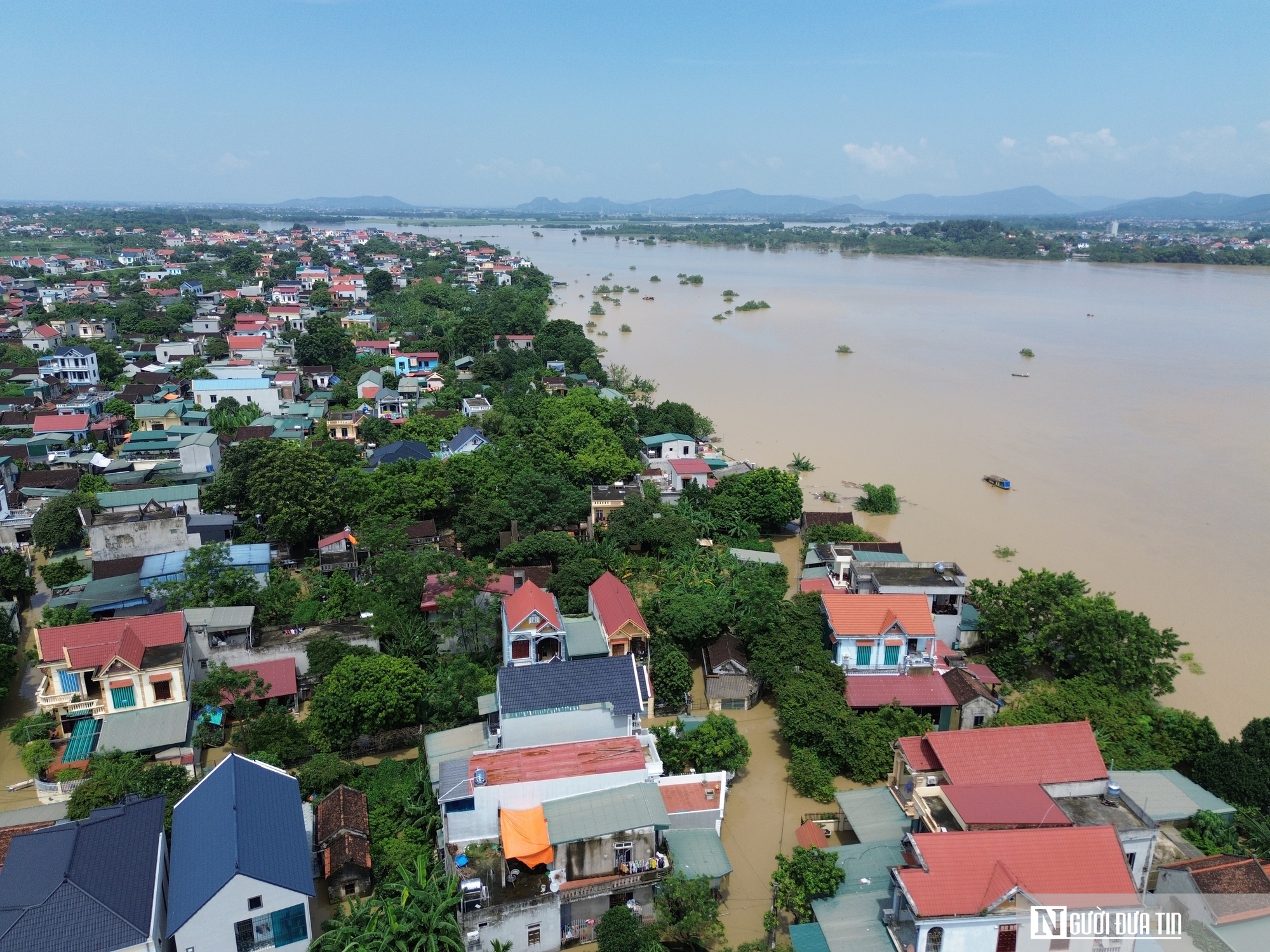 Toàn cảnh: Lũ lụt dâng cao, hàng nghìn hộ dân ở Thanh Hóa chìm trong "biển" nước- Ảnh 2.