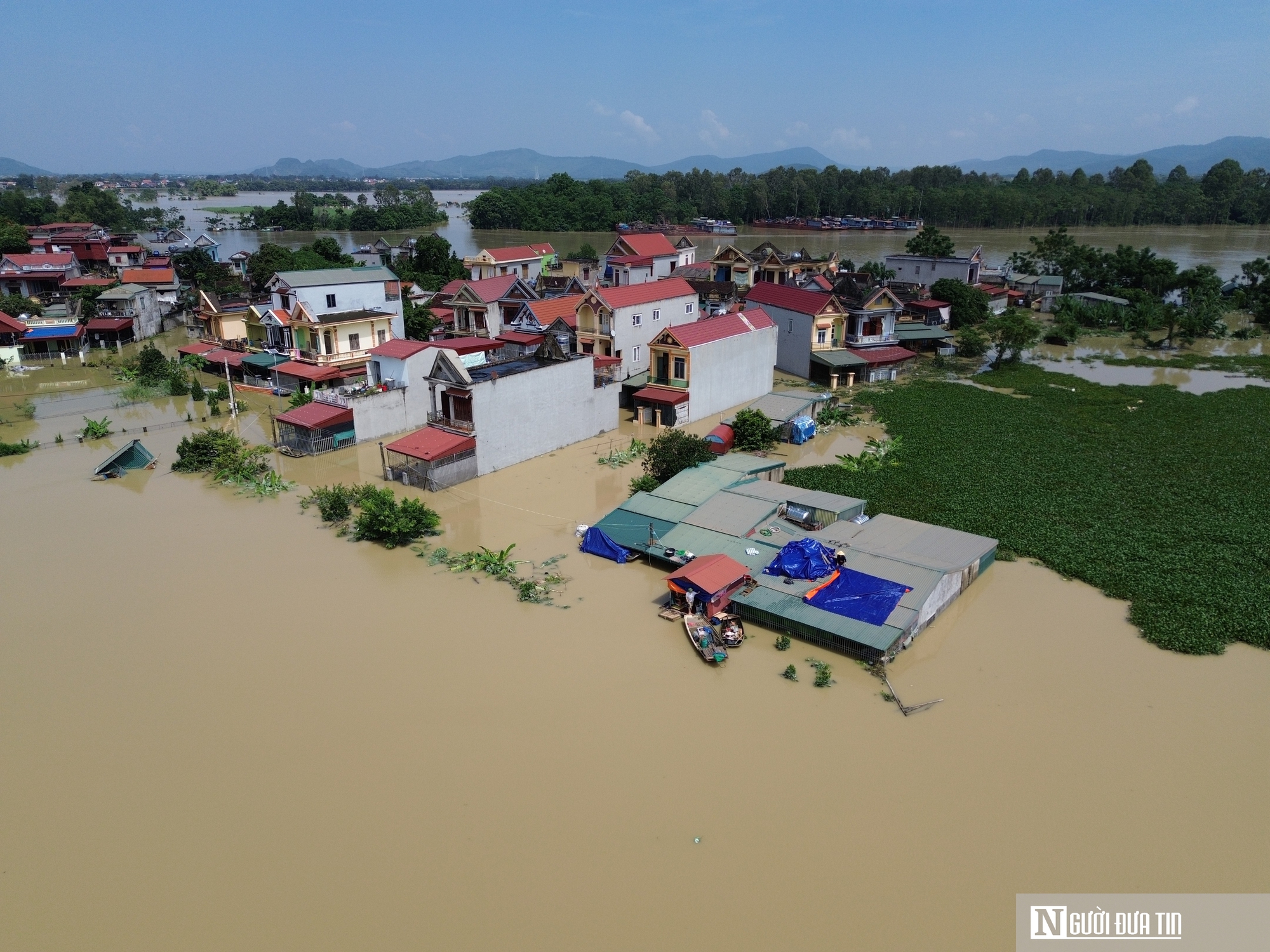 Toàn cảnh: Lũ lụt dâng cao, hàng nghìn hộ dân ở Thanh Hóa chìm trong "biển" nước- Ảnh 6.