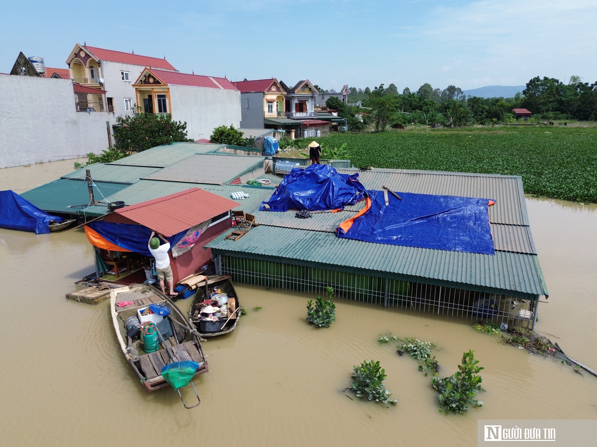 Toàn cảnh: Lũ lụt dâng cao, hàng nghìn hộ dân ở Thanh Hóa chìm trong "biển" nước- Ảnh 7.