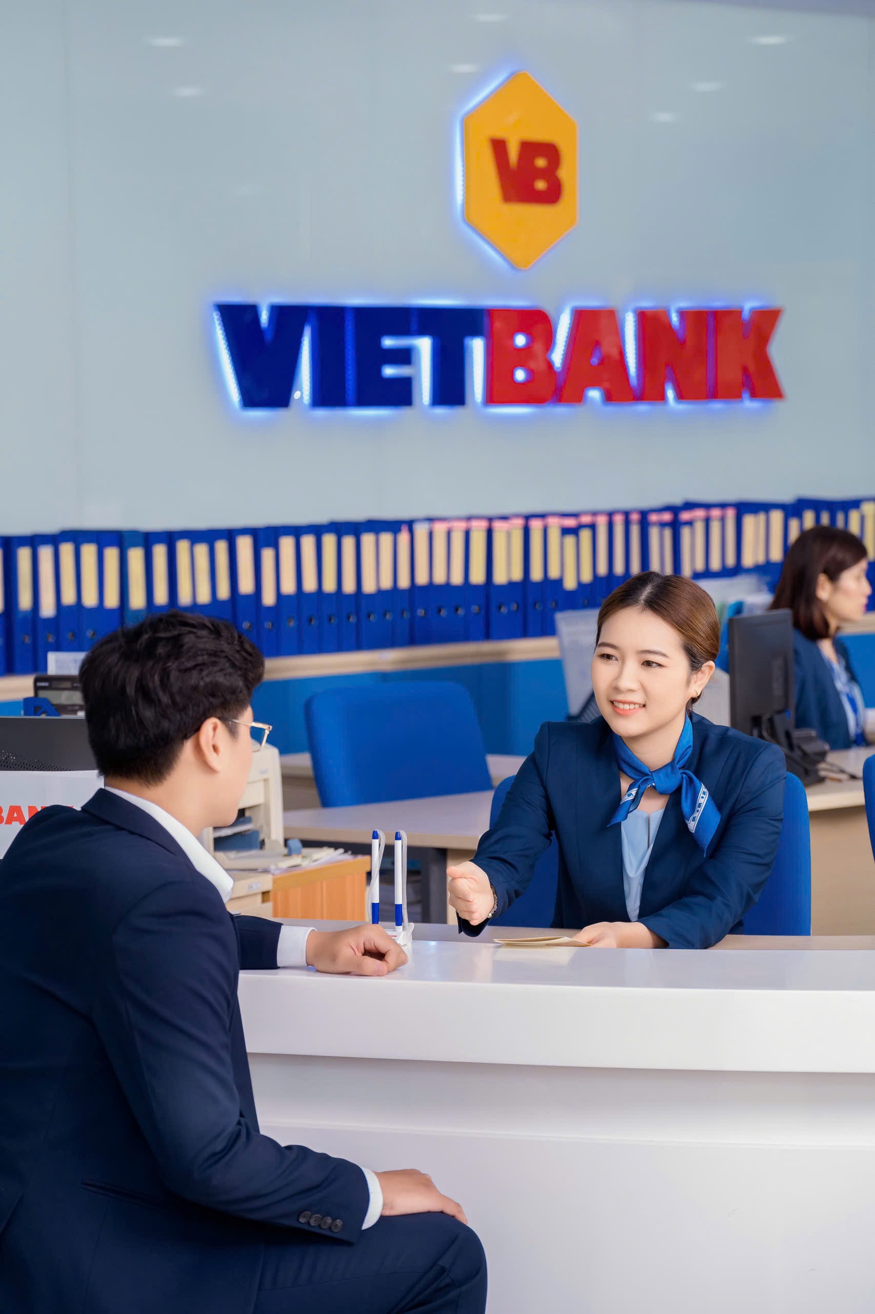 Vietbank triển khai tăng vốn điều lệ lên 7.139 tỷ đồng, công bố danh sách cổ đông sở hữu từ 1% vốn điều lệ- Ảnh 2.