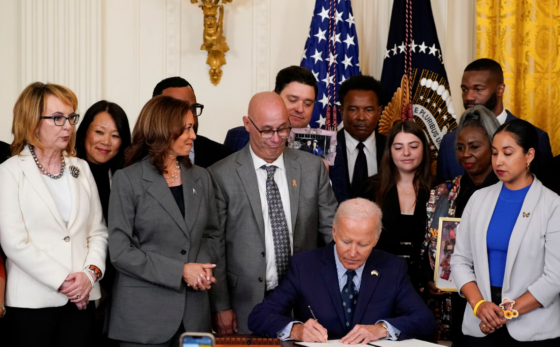 Ông Biden ký sắc lệnh quan trọng về phòng chống xả súng tại Mỹ- Ảnh 1.