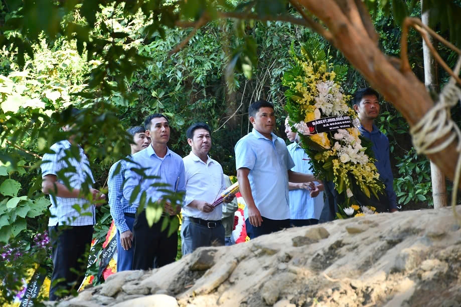 Phu nhân Đại tướng Võ Nguyên Giáp về an nghỉ ở Vũng Chùa - Đảo Yến- Ảnh 2.