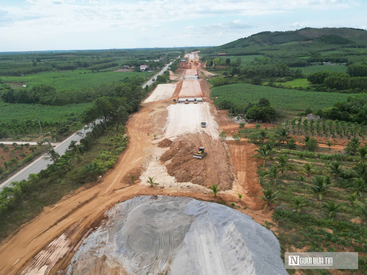 Cao tốc Bắc - Nam: Quảng Bình tháo gỡ điểm nghẽn cuối cùng, nhà thầu tốc lực thi công- Ảnh 2.