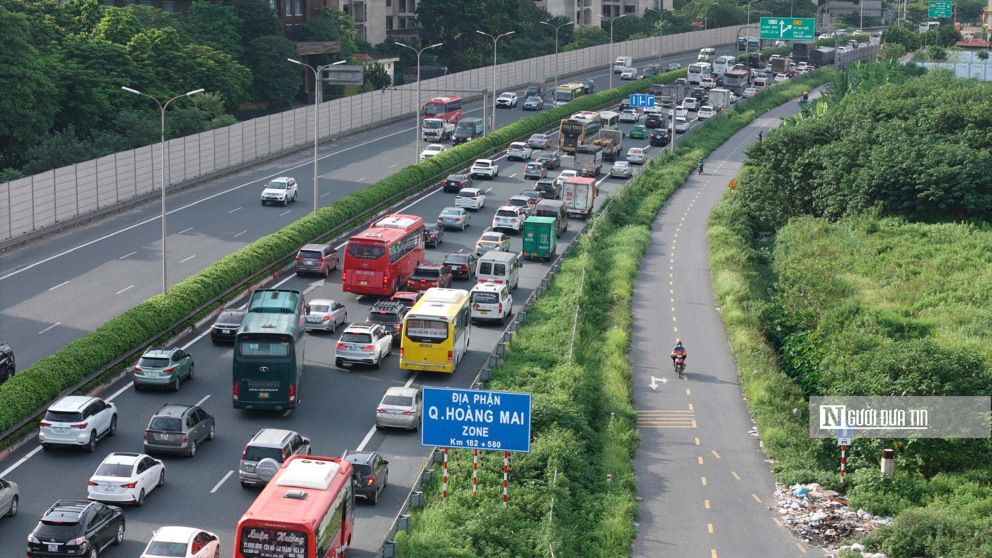 Cửa ngõ vào Hà Nội chật kín dòng xe trong ngày cuối nghỉ lễ- Ảnh 3.