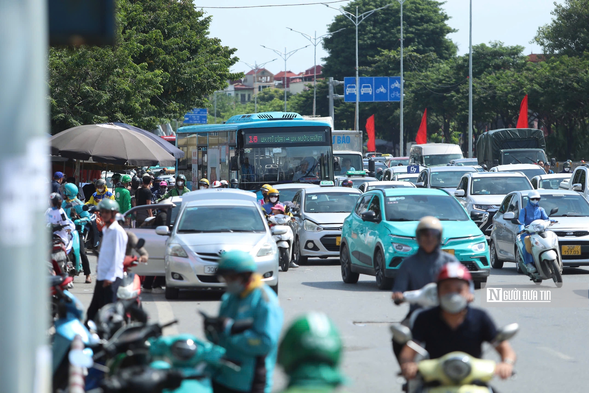 Cửa ngõ vào Hà Nội chật kín dòng xe trong ngày cuối nghỉ lễ- Ảnh 6.