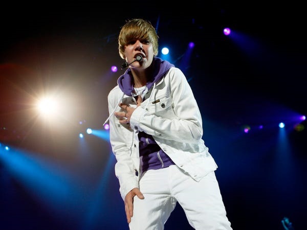 Giữa vụ ồn ào của Diddy, soi khối tài sản "khủng" của Justin Bieber- Ảnh 2.