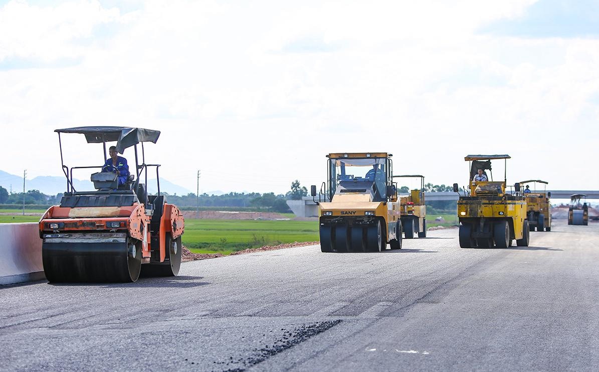 Quyết tâm vượt tiến độ trên cao tốc đoạn Hàm Nghi - Vũng Áng- Ảnh 5.