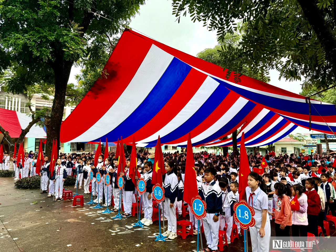 Rộn ràng lễ Khai giảng năm học mới của học sinh các tỉnh phía Nam- Ảnh 15.