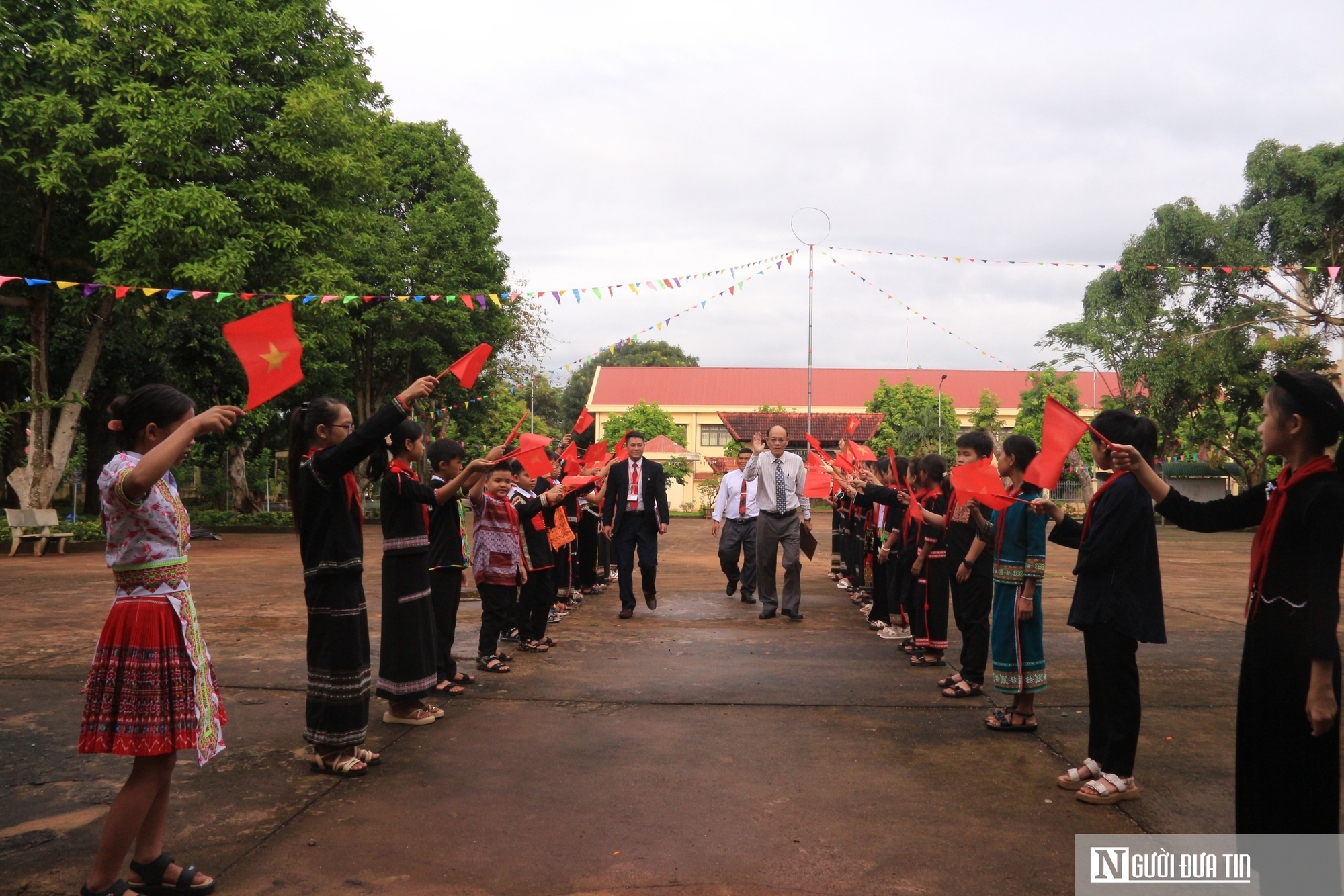 Rộn ràng lễ Khai giảng năm học mới của học sinh các tỉnh phía Nam- Ảnh 12.