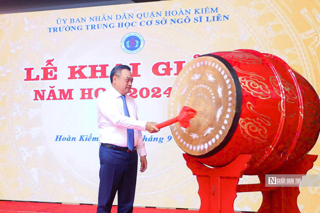 Lãnh đạo Hà Nội dự và đánh trống khai giảng năm học mới- Ảnh 9.