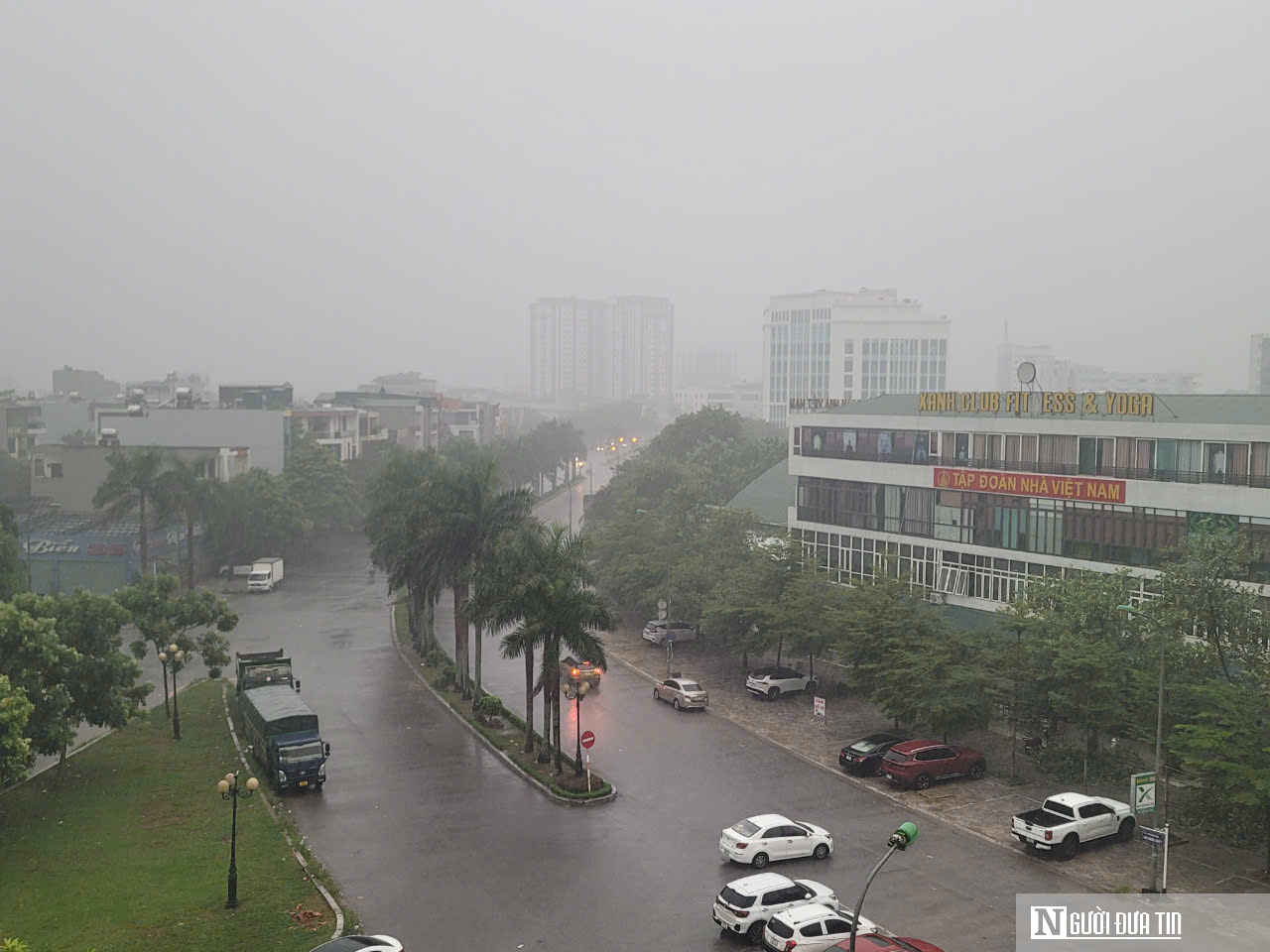 Thanh Hóa: Gió to làm cây gãy đổ, mưa lớn khiến đường ngập cục bộ trước siêu bão Yagi- Ảnh 1.