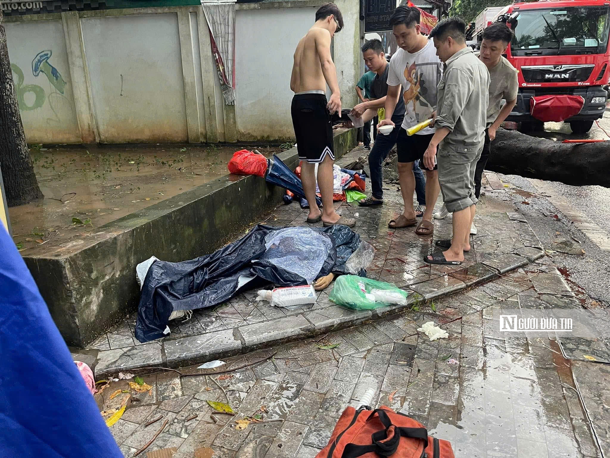 Hà Nội đã có người thương vong do bão số 3- Ảnh 1.