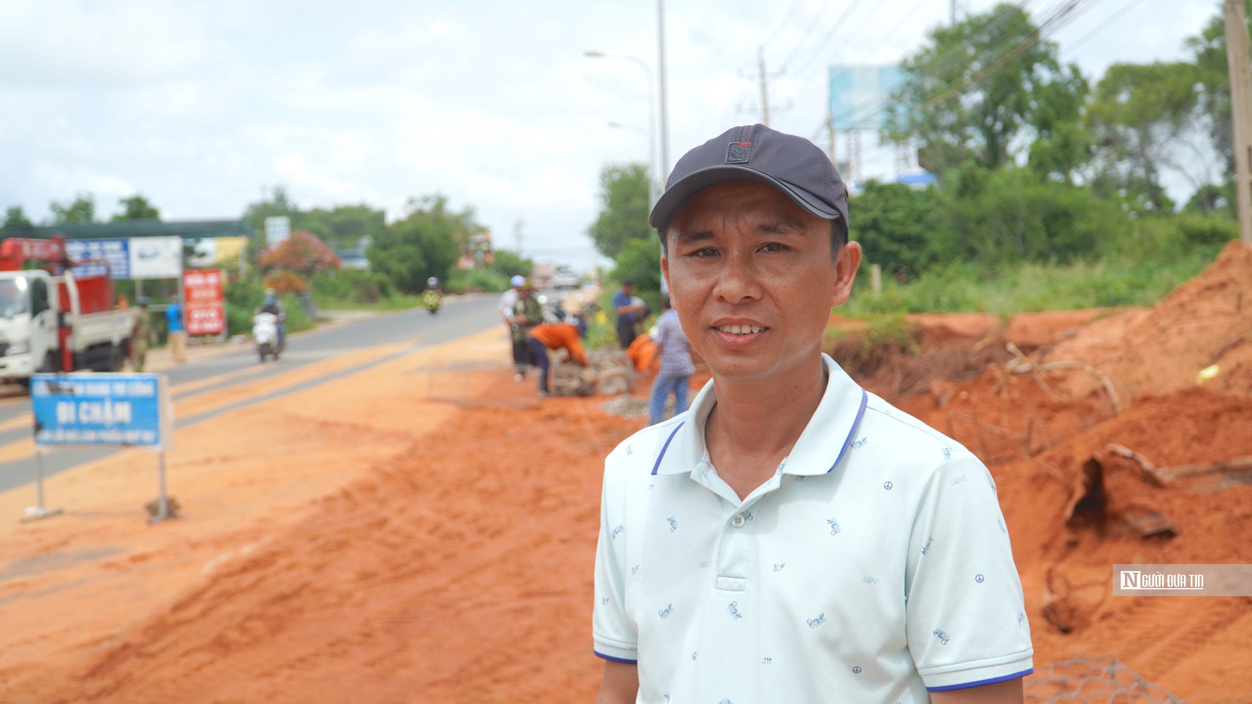 Vụ lũ cát tràn xuống đường 3 ngày liên tiếp ở Bình Thuận: Dùng rọ đá tạm thời để ngăn dòng chảy- Ảnh 3.