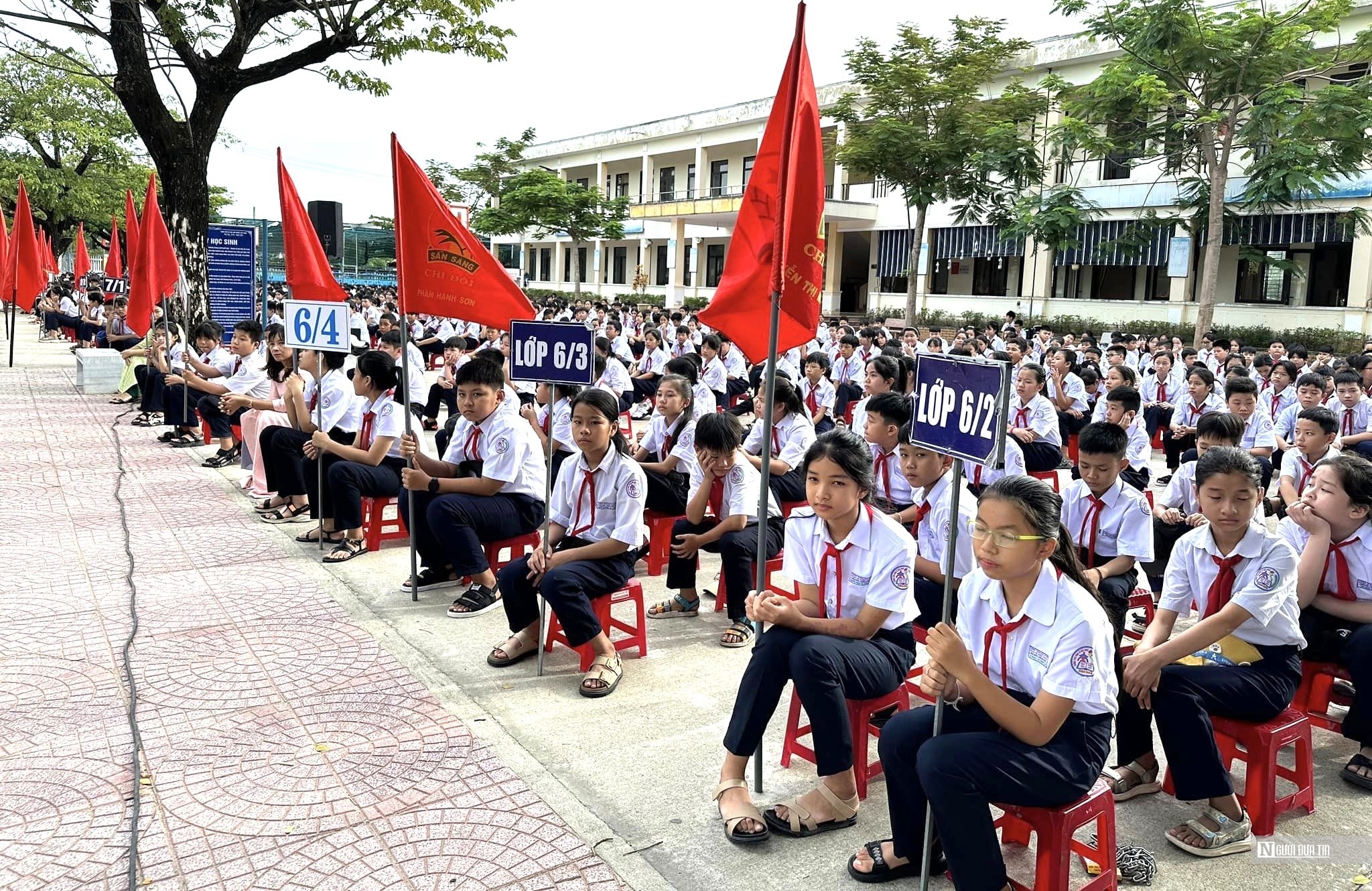 Học sinh đã bước vào năm học mới