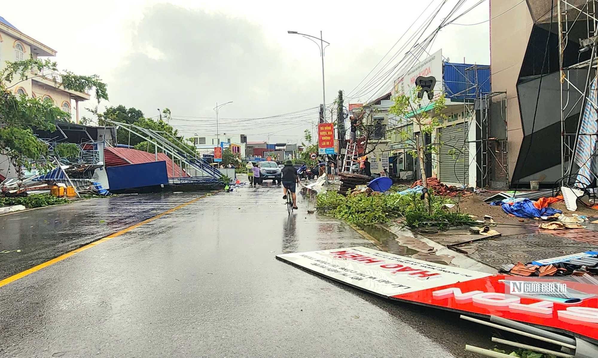 Hải Phòng và Quảng Ninh tan hoang sau bão- Ảnh 1.