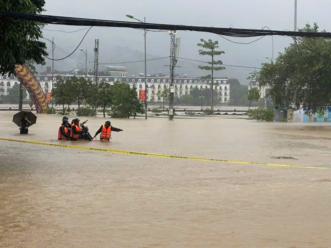 Lào Cai: Nhiều người thương vong do bão Yagi, Chủ tịch UBND tỉnh chỉ đạo khẩn- Ảnh 1.