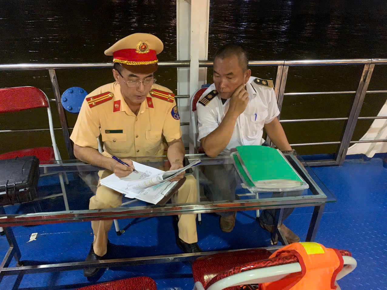 Đội Cảnh sát Đường thủy đã chủ động tổ chức các buổi tuyên truyền cho các chủ phương tiện và đơn vị kinh doanh.