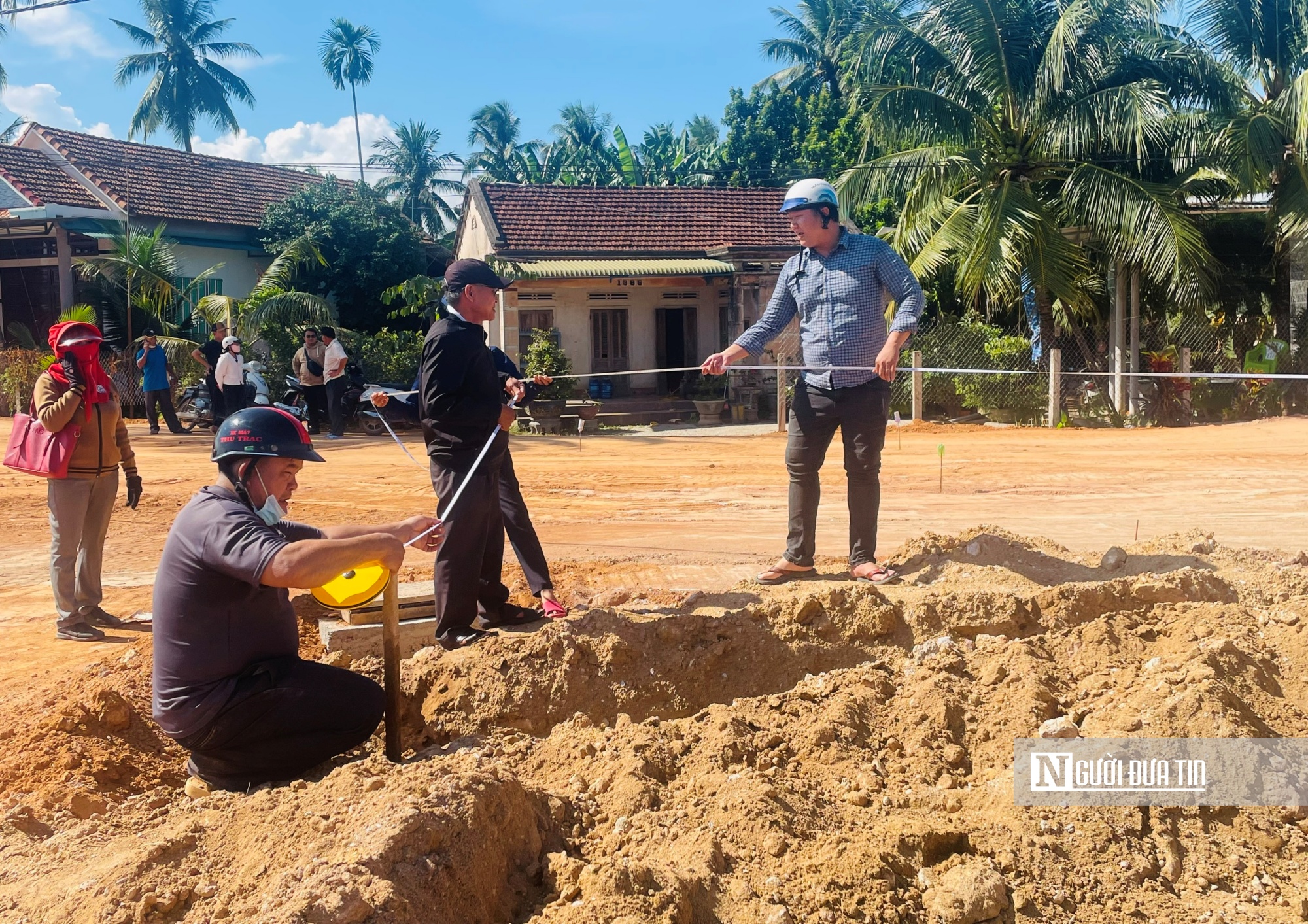 Những ngày đầu mới triển khai dự án, thị xã Hoài Nhơn (tỉnh Bình Định) là địa phương khẩn trương xây dựng các khu tái định cư cho người dân vùng ảnh hường. Ảnh: Thu Dịu Những ngày đầu mới triển khai dự án, thị xã Hoài Nhơn (tỉnh Bình Định) là địa phương khẩn trương xây dựng các khu tái định cư cho người dân vùng ảnh hường. Ảnh: Thu Dịu