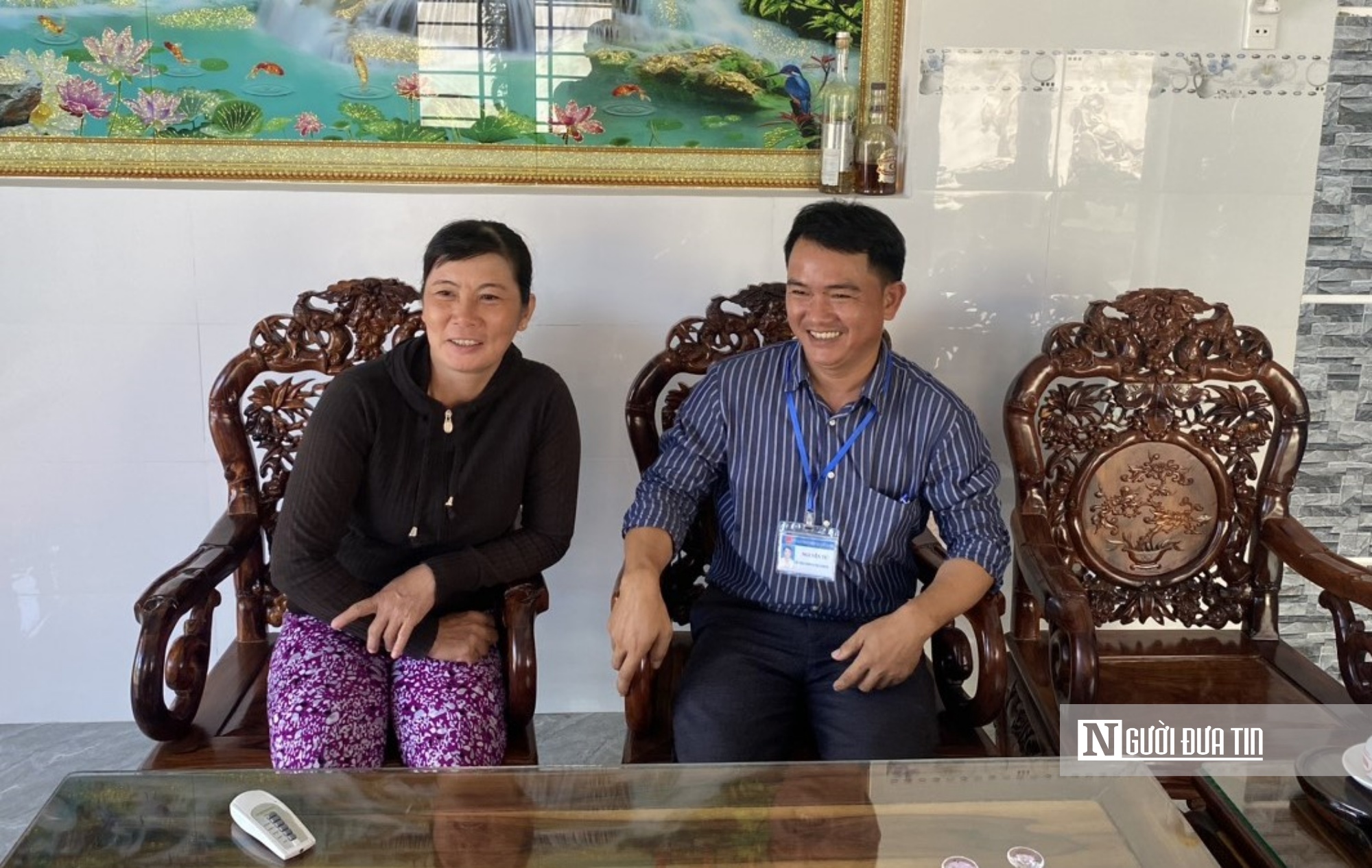 Ông Nguyễn Tư (bên phải)- cán bộ địa chính xã Cát Hanh (Phù Cát, Bình Định), người trực tiếp tham gia vào công tác vận động người dân GPMB cao tốc. Ảnh: Thu Dịu Ông Nguyễn Tư (bên phải)- cán bộ địa chính xã Cát Hanh (Phù Cát, Bình Định), người trực tiếp tham gia vào công tác vận động người dân GPMB cao tốc. Ảnh: Thu Dịu