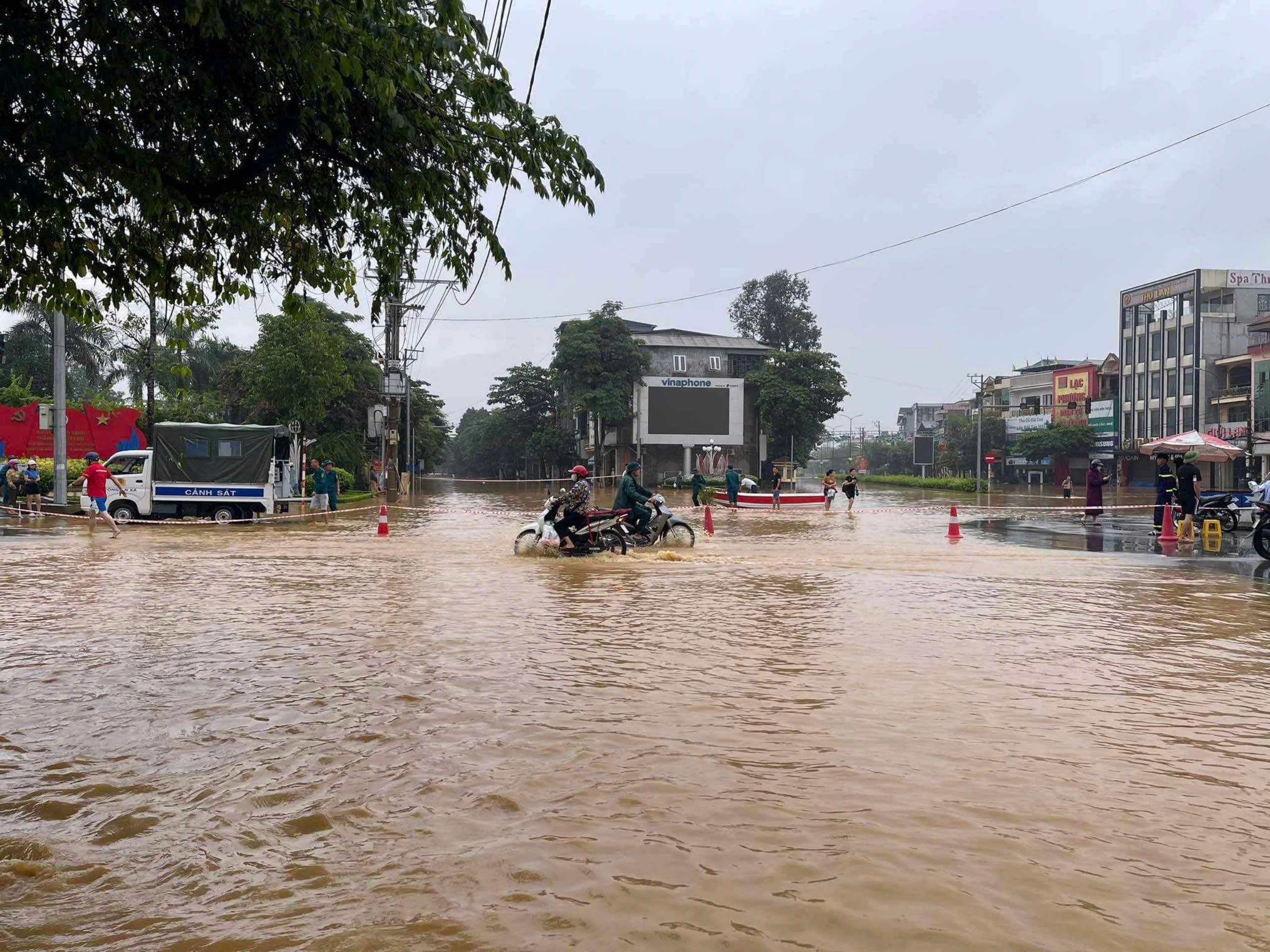 Yên Bái: Nhiều trạm y tế bị ảnh hưởng, chưa thống kê được chi tiết thiệt hại kinh tế- Ảnh 1. Yên Bái: Nhiều trạm y tế bị ảnh hưởng, chưa thống kê được chi tiết thiệt hại kinh tế- Ảnh 1.