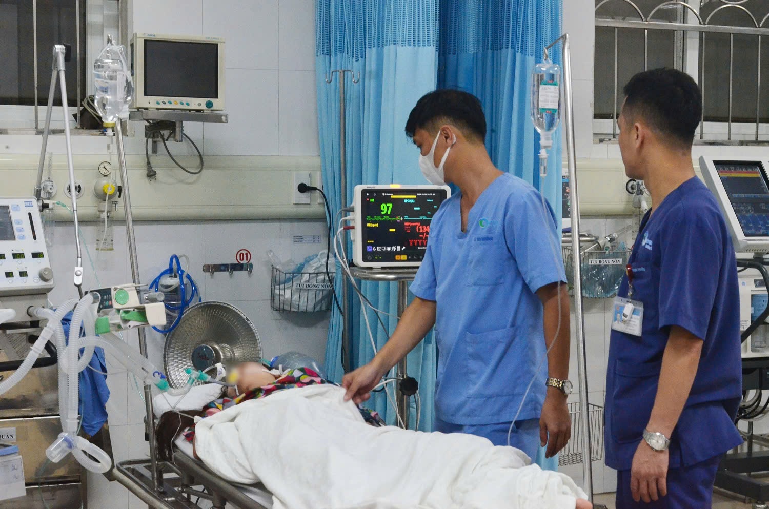 Sau bão số 3, cấp cứu 6 bệnh nhân ngộ độc khí CO từ máy phát điện- Ảnh 2. Sau bão số 3, cấp cứu 6 bệnh nhân ngộ độc khí CO từ máy phát điện- Ảnh 2.