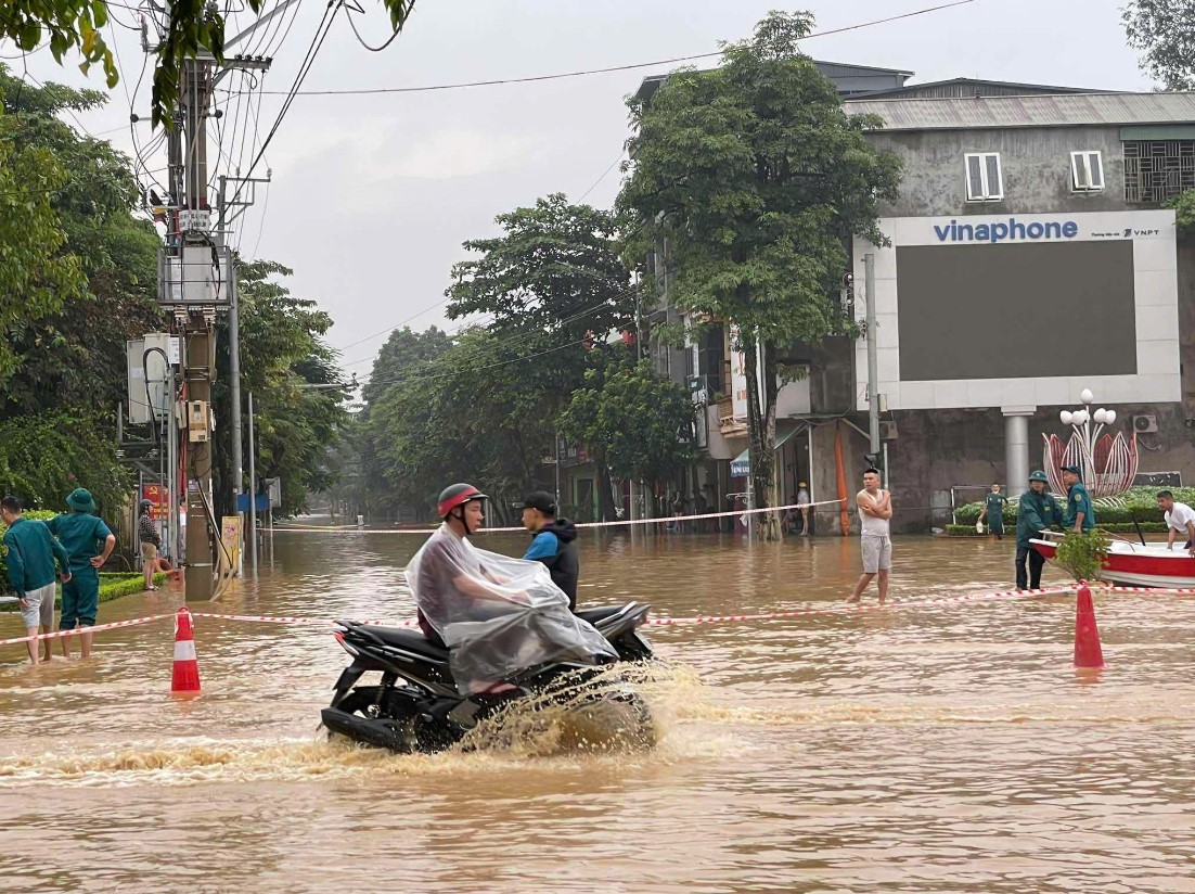 Yên Bái: 7 người thương vong do bão số 3- Ảnh 2. Yên Bái: 7 người thương vong do bão số 3- Ảnh 2.