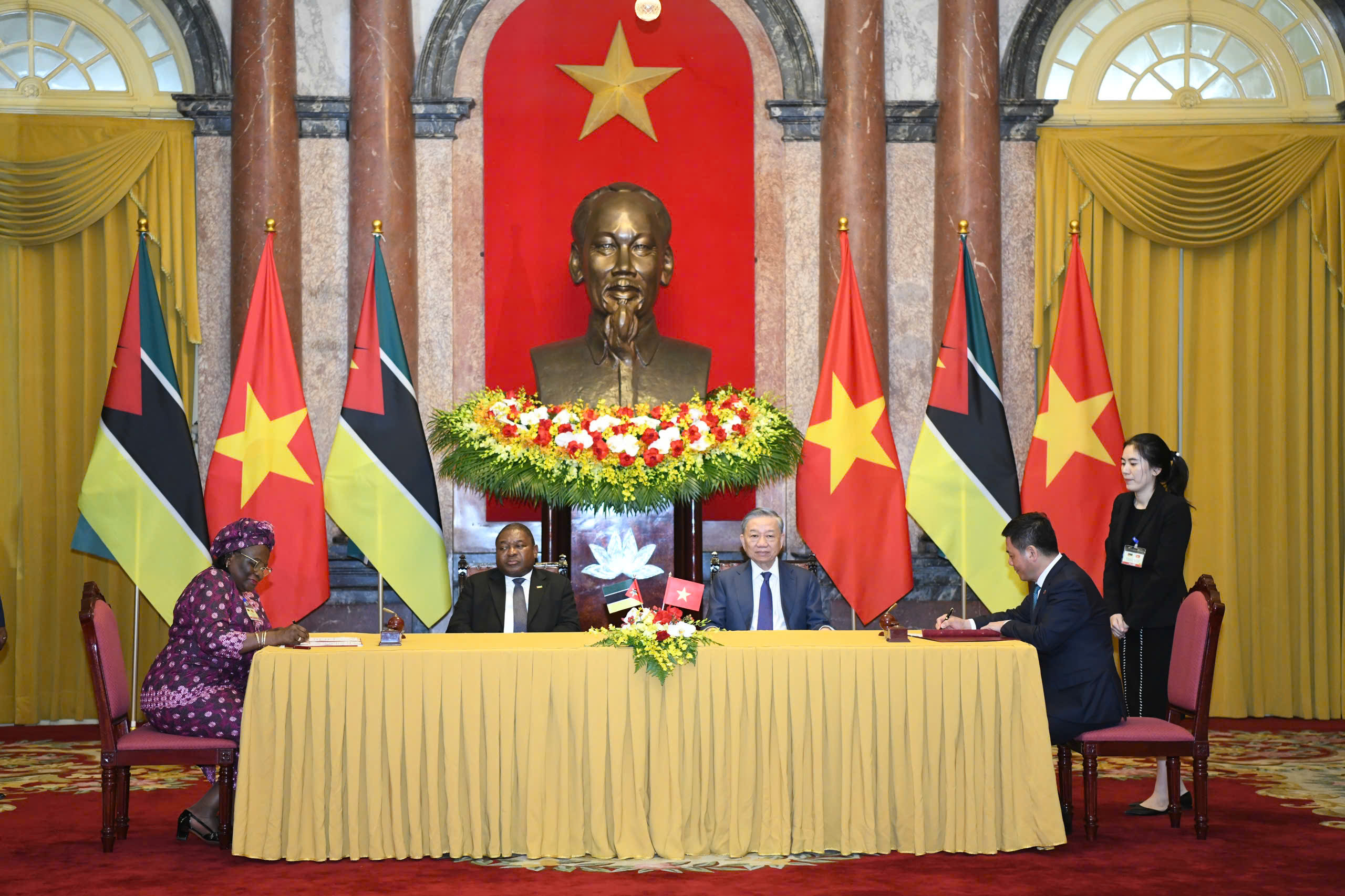 Việt Nam - Mozambique ký kết hợp tác khoáng sản và năng lượng- Ảnh 2.