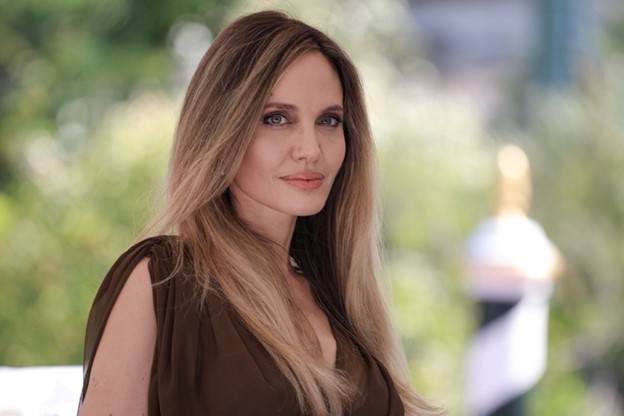 Cuộc chiến ly hôn của Angelina Jolie và Brad Pitt chấm dứt sau 8 năm- Ảnh 2. Cuộc chiến ly hôn của Angelina Jolie và Brad Pitt chấm dứt sau 8 năm- Ảnh 2.