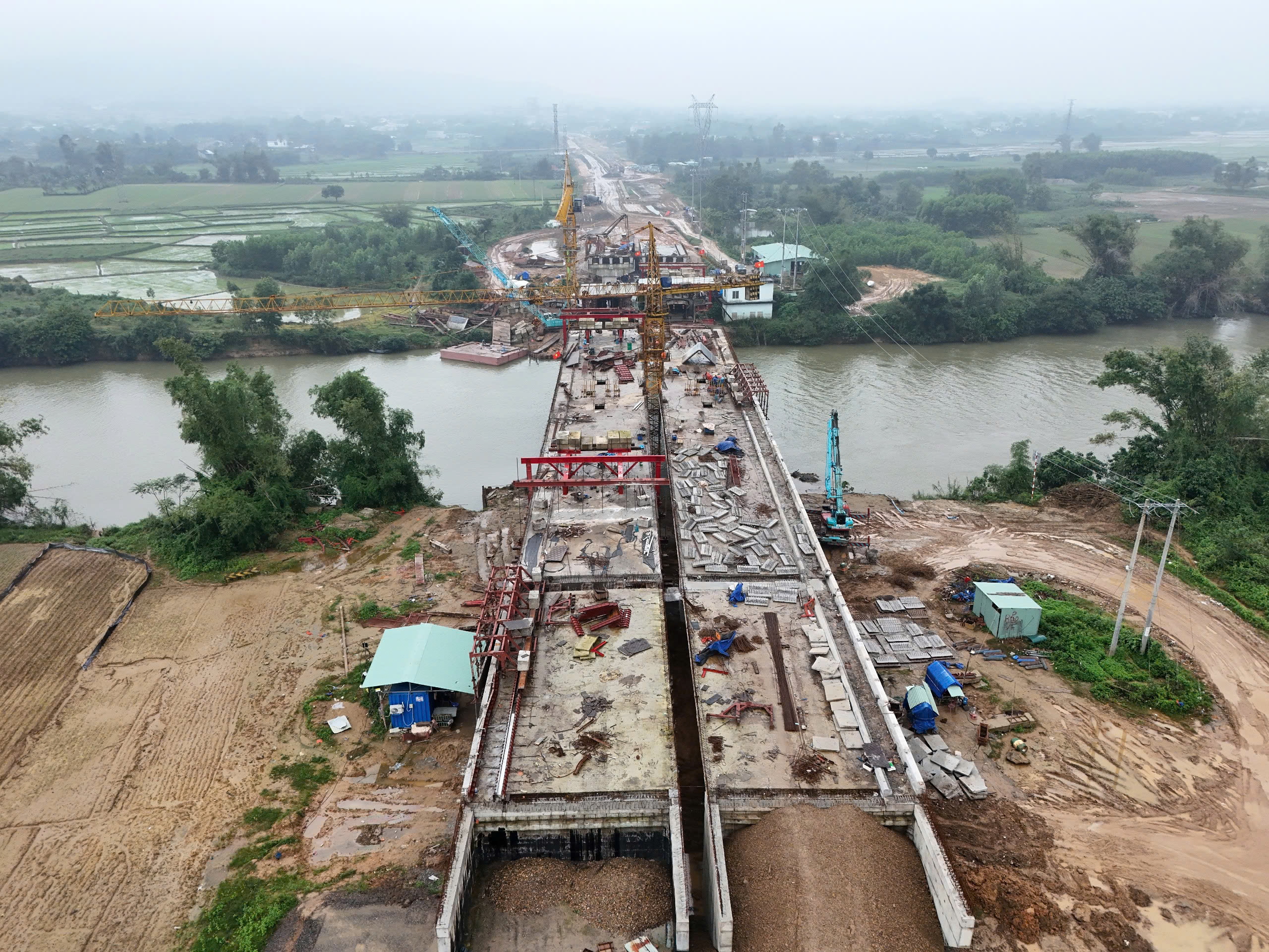 Hối hả ngày đầu năm trên công trường cầu tình nghĩa nối Quảng Nam – Đà Nẵng- Ảnh 15. Hối hả ngày đầu năm trên công trường cầu tình nghĩa nối Quảng Nam – Đà Nẵng- Ảnh 15.