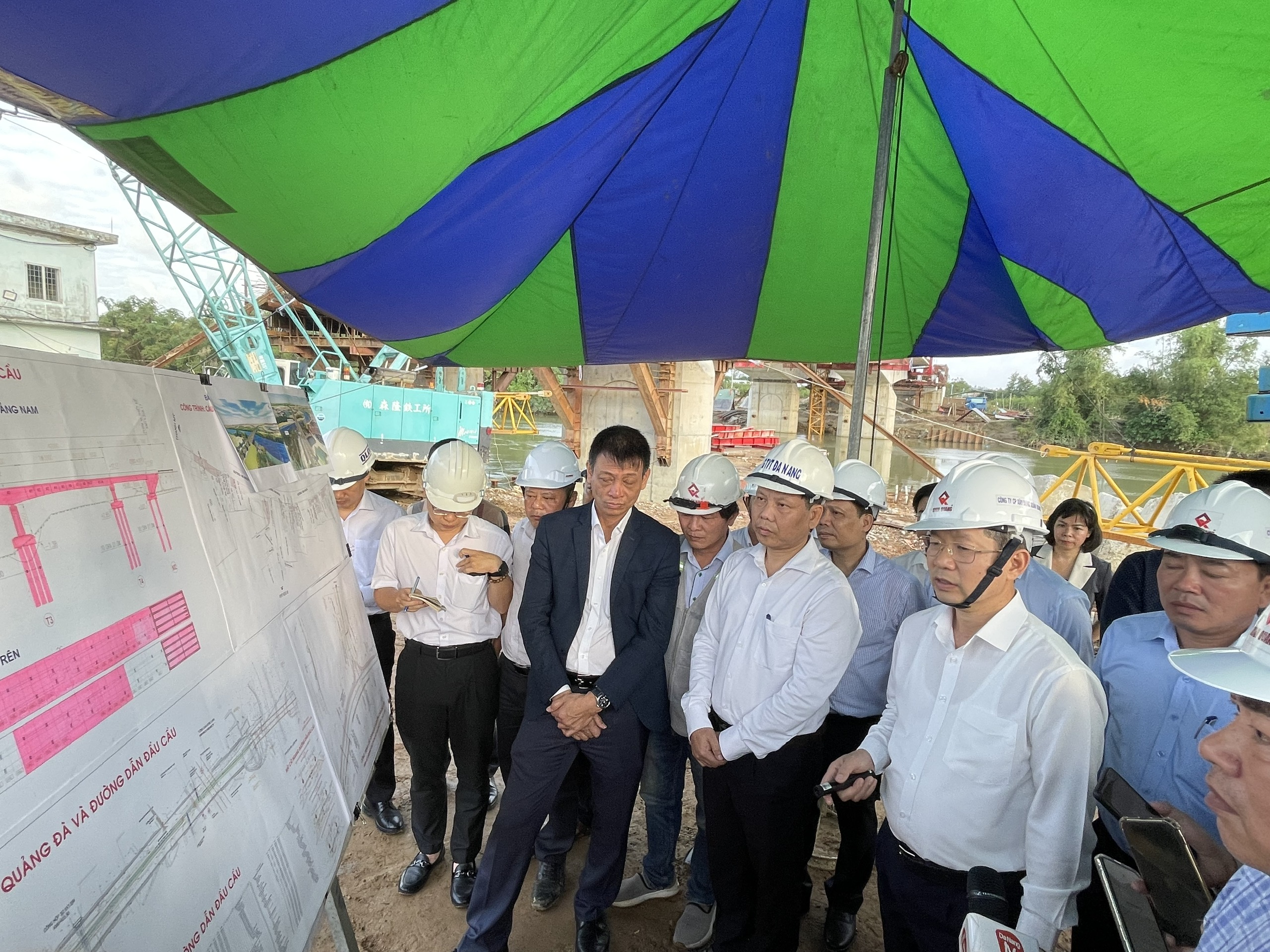 Bí thư Thành ủy Đà Nẵng Nguyễn Văn Quảng cho biết, Dự án cầu Quảng Đà không chỉ là một công trình giao thông quan trọng mà còn là minh chứng rõ nét cho sự hợp tác giữa Đà Nẵng và Quảng Nam. Bí thư Thành ủy Đà Nẵng Nguyễn Văn Quảng cho biết, Dự án cầu Quảng Đà không chỉ là một công trình giao thông quan trọng mà còn là minh chứng rõ nét cho sự hợp tác giữa Đà Nẵng và Quảng Nam.