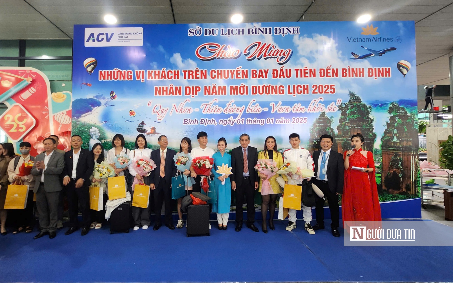 Đoàn khách 180 người “xông đất” Bình Định đầu năm mới