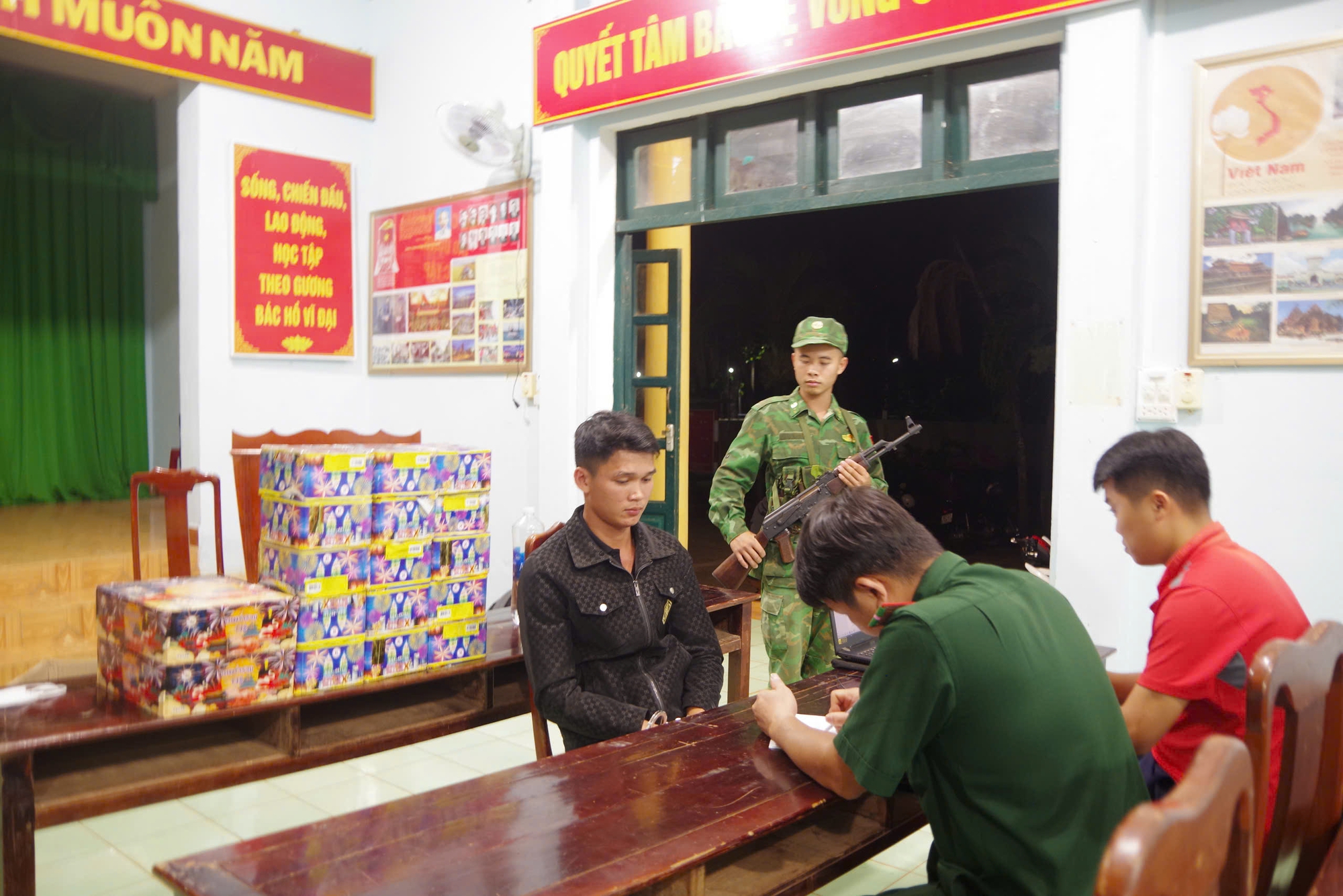 Bình Phước: Bắt quả tang đối tượng vận chuyển pháo lậu- Ảnh 1.