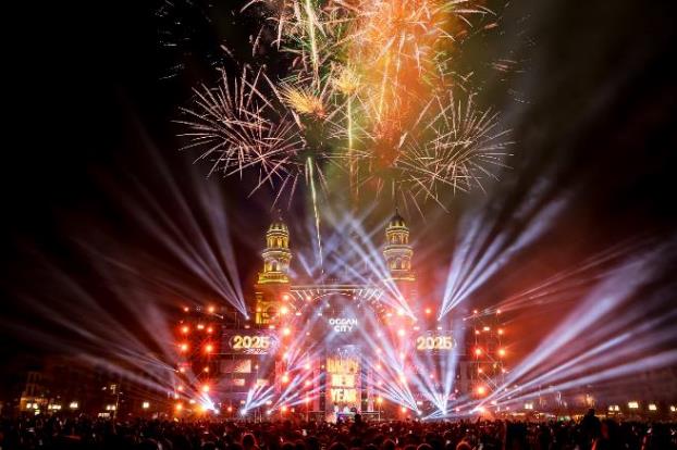 Gần 1 triệu khách đón năm mới 2025 tại các “điểm cầu” Vingroup- Ảnh 4. Gần 1 triệu khách đón năm mới 2025 tại các “điểm cầu” Vingroup- Ảnh 4.