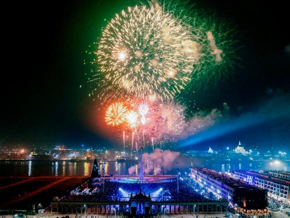 Gần 1 triệu khách đón năm mới 2025 tại các “điểm cầu” Vingroup- Ảnh 5. Gần 1 triệu khách đón năm mới 2025 tại các “điểm cầu” Vingroup- Ảnh 5.