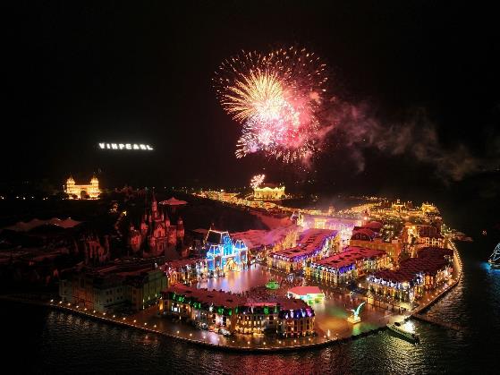 Gần 1 triệu khách đón năm mới 2025 tại các “điểm cầu” Vingroup- Ảnh 12. Gần 1 triệu khách đón năm mới 2025 tại các “điểm cầu” Vingroup- Ảnh 12.