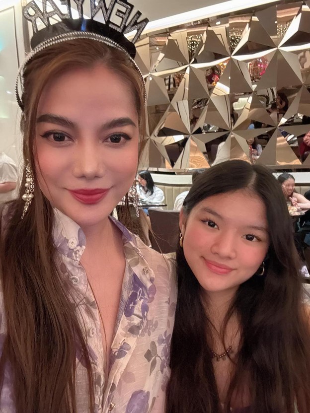 Sao phim Áo lụa Hà Đông bất ngờ than "ế dài" khi đón năm mới bên người thân?- Ảnh 2. Sao phim Áo lụa Hà Đông bất ngờ than "ế dài" khi đón năm mới bên người thân?- Ảnh 2.