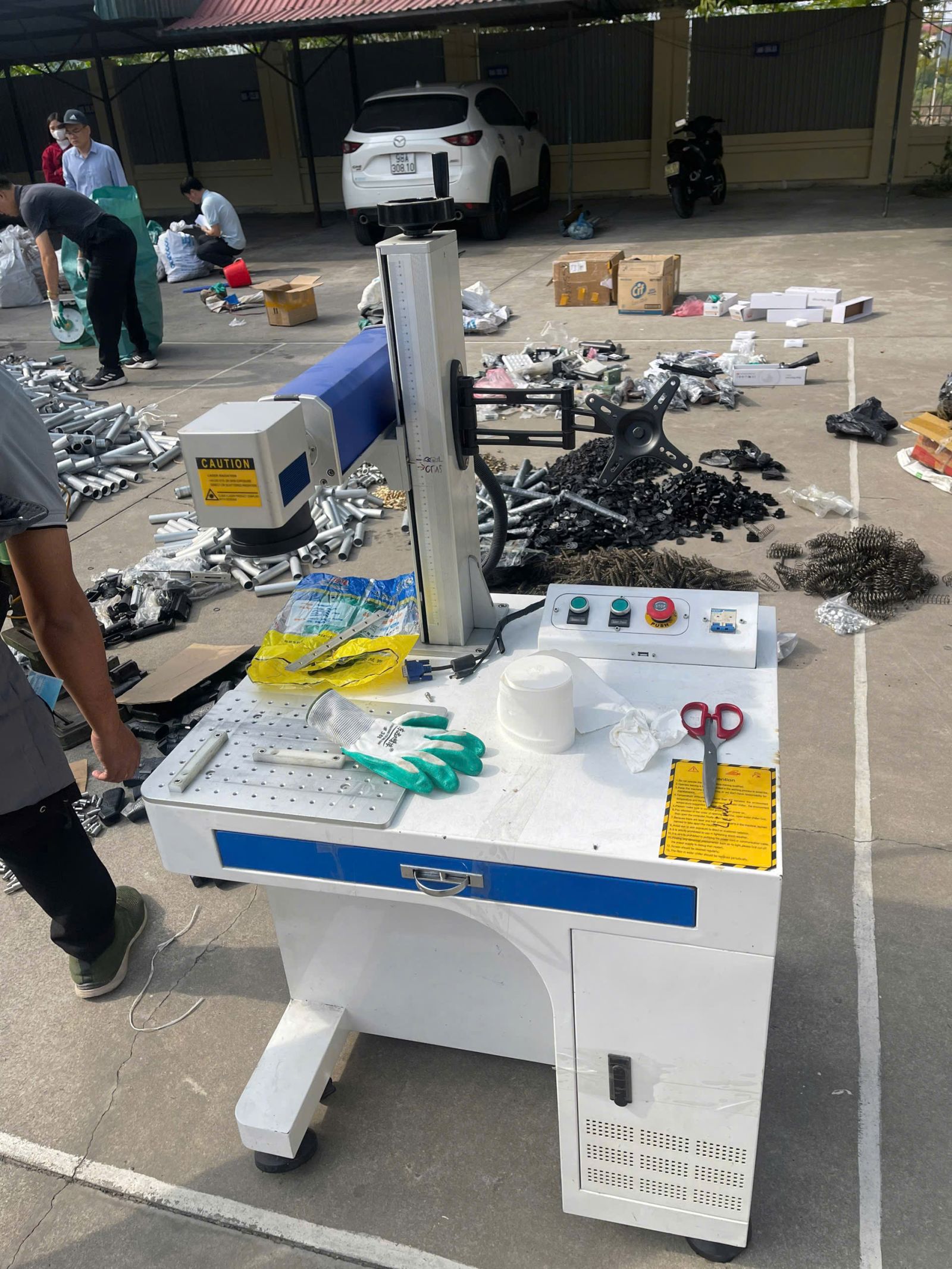 Khám xét, thu giữ gần 4 tấn linh kiện súng- Ảnh 1. Khám xét, thu giữ gần 4 tấn linh kiện súng- Ảnh 1.