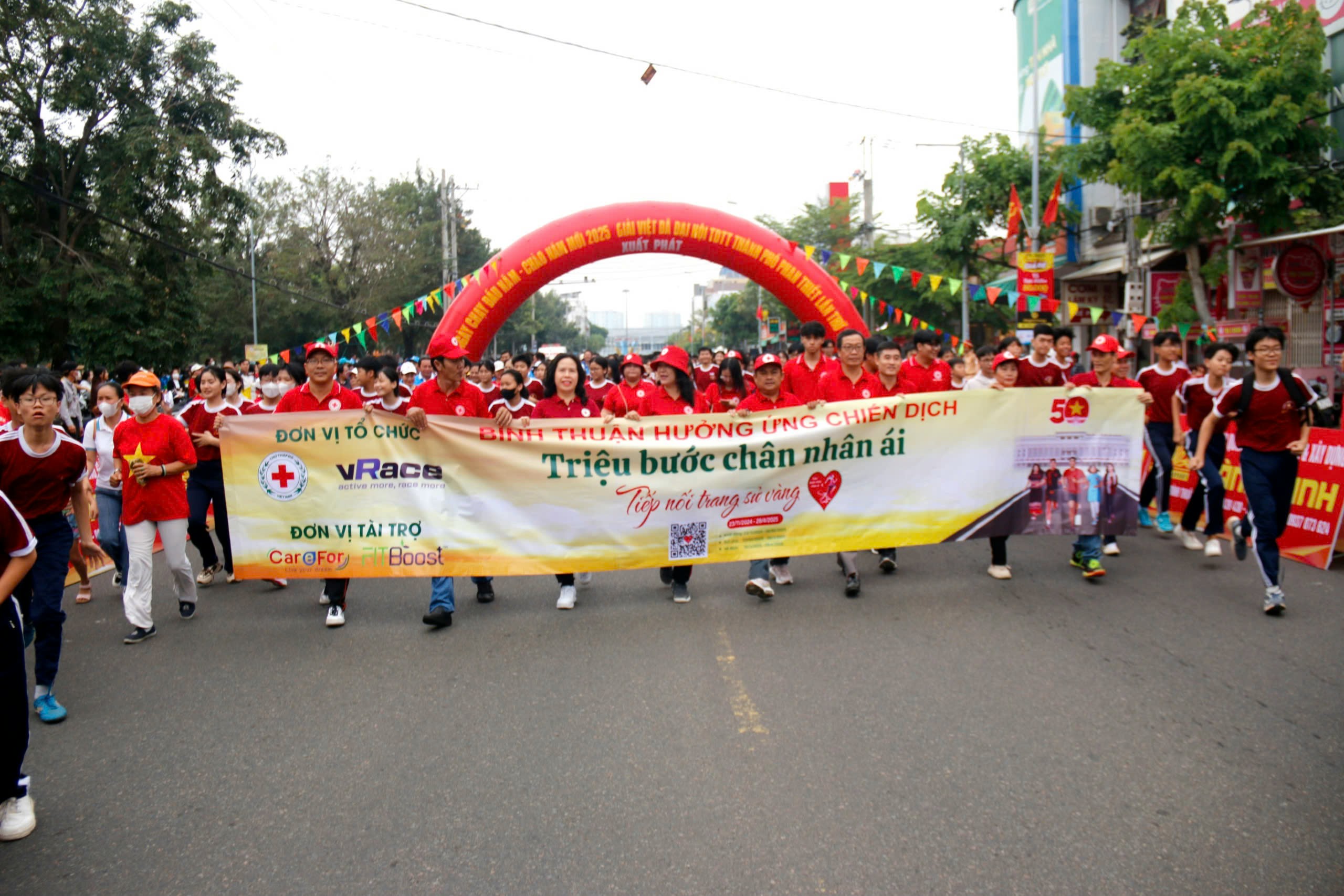 Hơn 2.200 người tham gia ngày chạy đầu năm mới tại Bình Thuận- Ảnh 2.