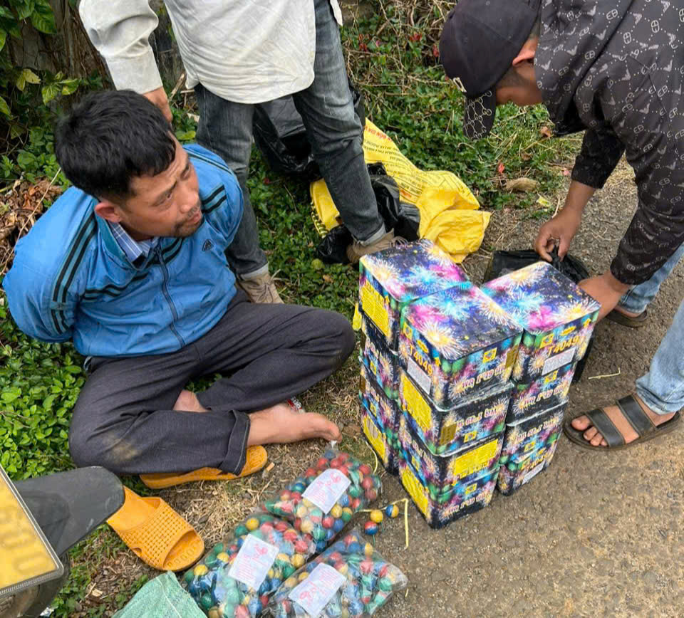 Lâm Đồng: Phát hiện 3 vụ buôn bán pháo nổ, thu giữ hơn 170kg- Ảnh 2.