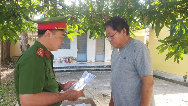 Ghen tuông, chủ quán tạp hóa đâm người đàn ông tử vong- Ảnh 1.