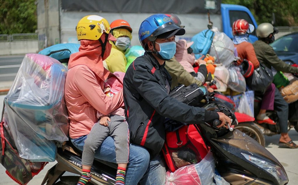 Về quê ăn Tết không thông báo lưu trú có bị phạt không?- Ảnh 1.