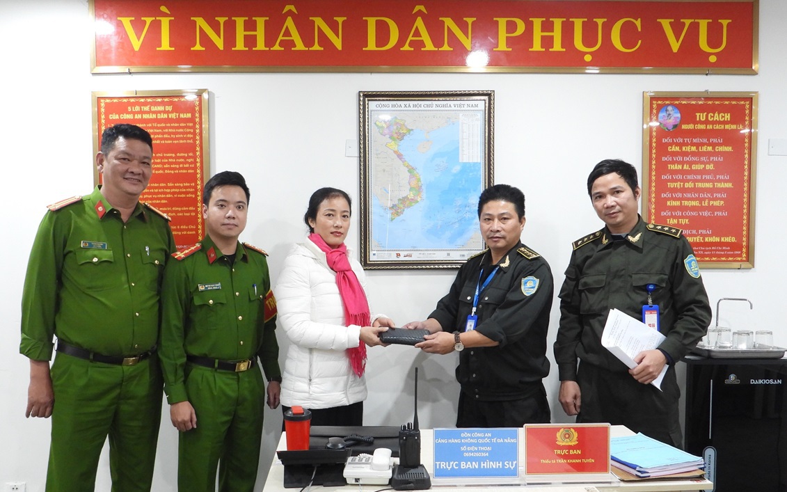 Quảng Ngãi: Đi đám cưới về nhặt được hơn 20 triệu tiền đánh rơi, anh nông dân nhờ công an tìm trả lại chủ nhân- Ảnh 3. Quảng Ngãi: Đi đám cưới về nhặt được hơn 20 triệu tiền đánh rơi, anh nông dân nhờ công an tìm trả lại chủ nhân- Ảnh 3.