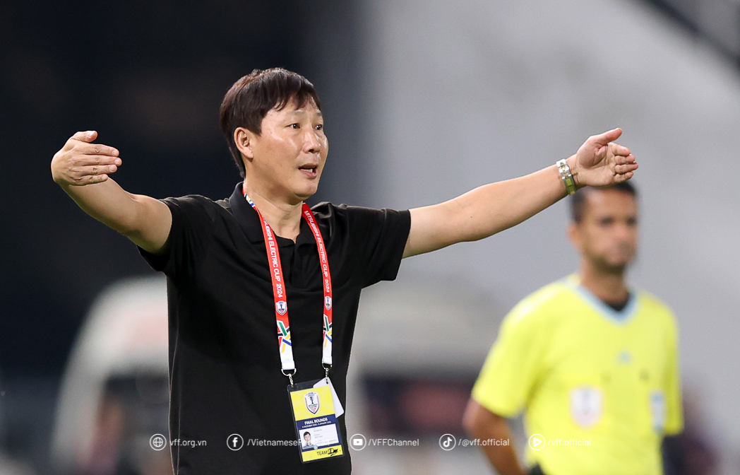 HLV Kim Sang Sik trở lại Việt Nam để chuẩn bị cho vòng loại Asian Cup 2027 và SEA Games 33. (Ảnh: VFF)