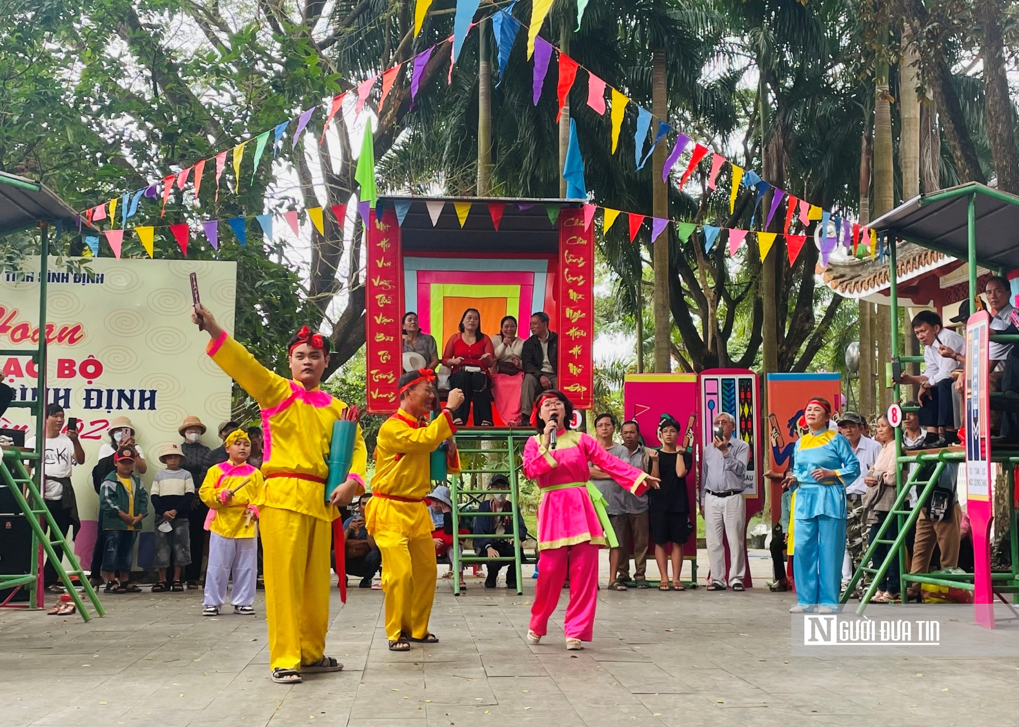 Hô bài chòi ngày xuân ở Bình Định đã góp phần làm di sản này sống được trong đời sống hiện đại. Ảnh: Thu Dịu