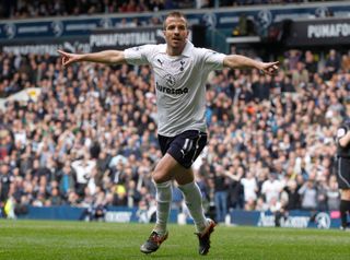 Rafael van der Vaart ăn mừng sau khi ghi bàn cho Tottenham trước Blackburn Rovers, năm 2012