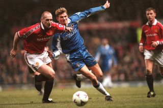 Jaap Stam chơi cho Manchester United đấu với Chelsea, năm 1998