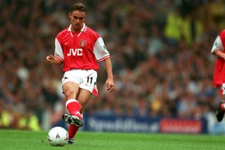 Marc Overmars chơi cho Arsenal, 1997