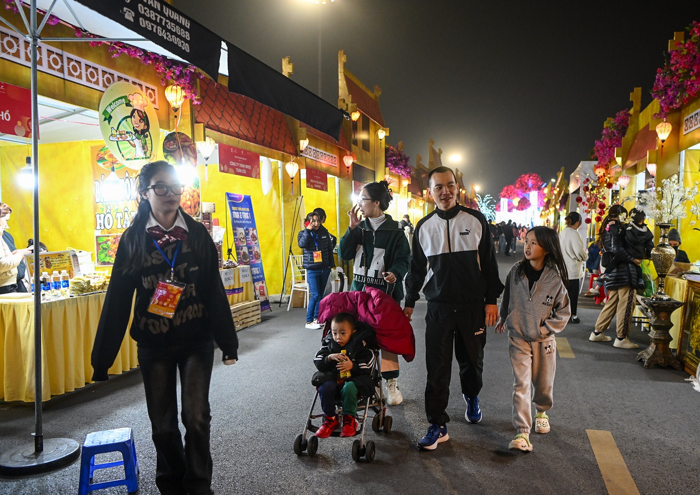 Du khách mê mẩn với Lễ hội đèn lồng hoành tráng chưa từng có ở Việt Nam- Ảnh 10. Du khách mê mẩn với Lễ hội đèn lồng hoành tráng chưa từng có ở Việt Nam- Ảnh 10.