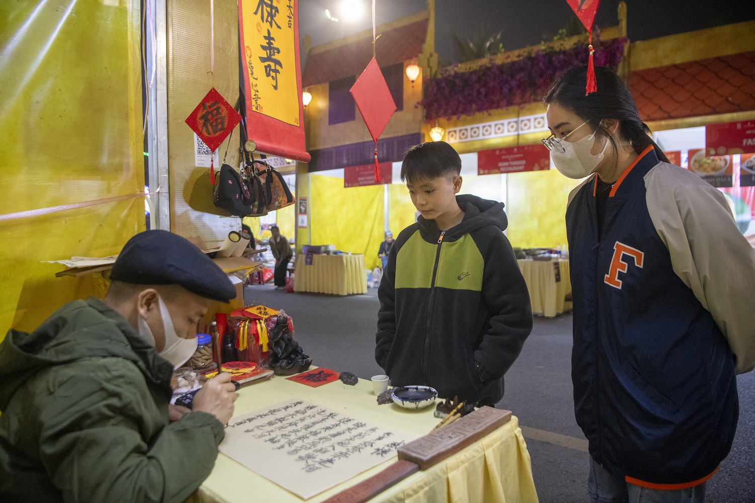 Du khách mê mẩn với Lễ hội đèn lồng hoành tráng chưa từng có ở Việt Nam- Ảnh 11. Du khách mê mẩn với Lễ hội đèn lồng hoành tráng chưa từng có ở Việt Nam- Ảnh 11.