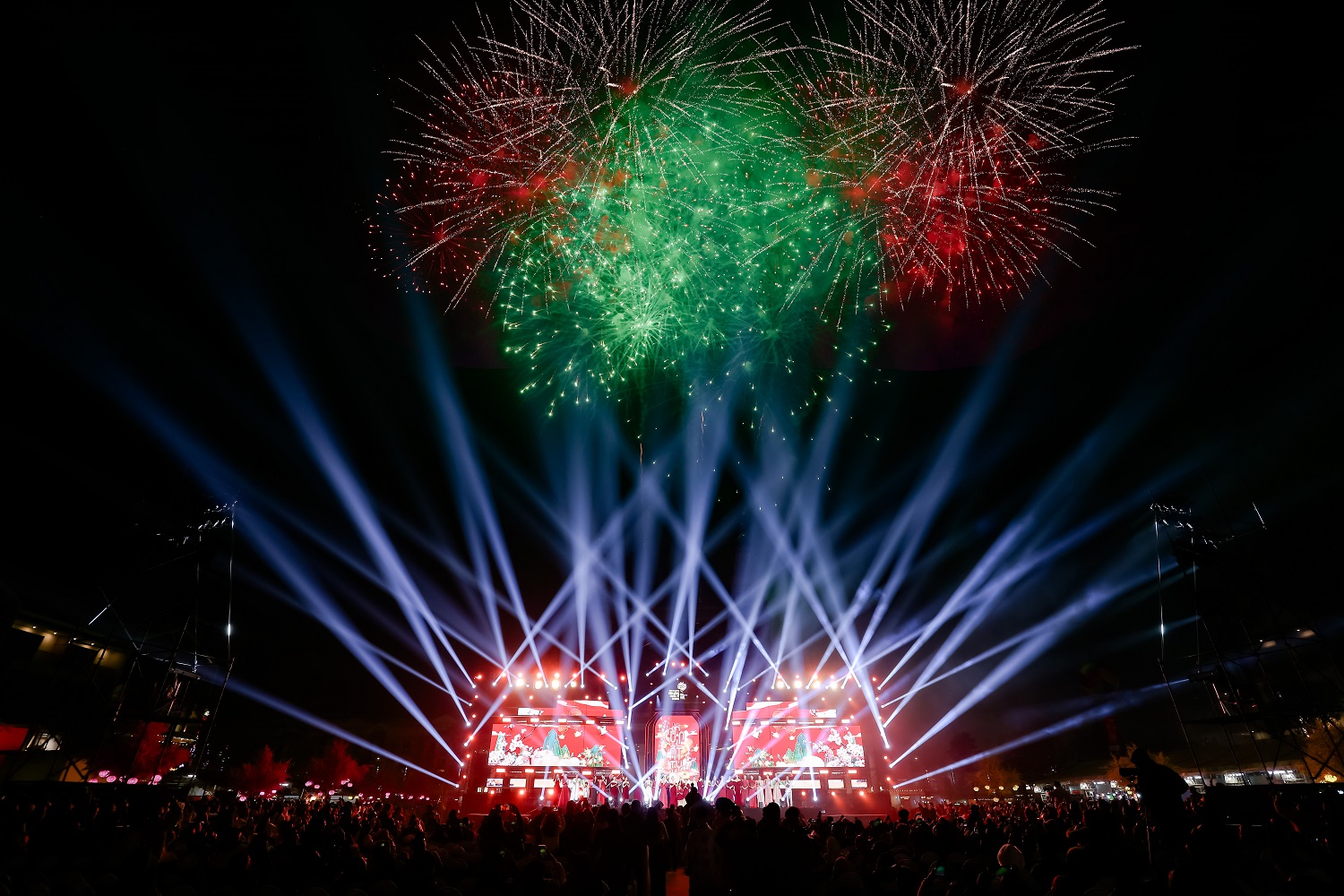 Du khách mê mẩn với Lễ hội đèn lồng hoành tráng chưa từng có ở Việt Nam- Ảnh 12. Du khách mê mẩn với Lễ hội đèn lồng hoành tráng chưa từng có ở Việt Nam- Ảnh 12.